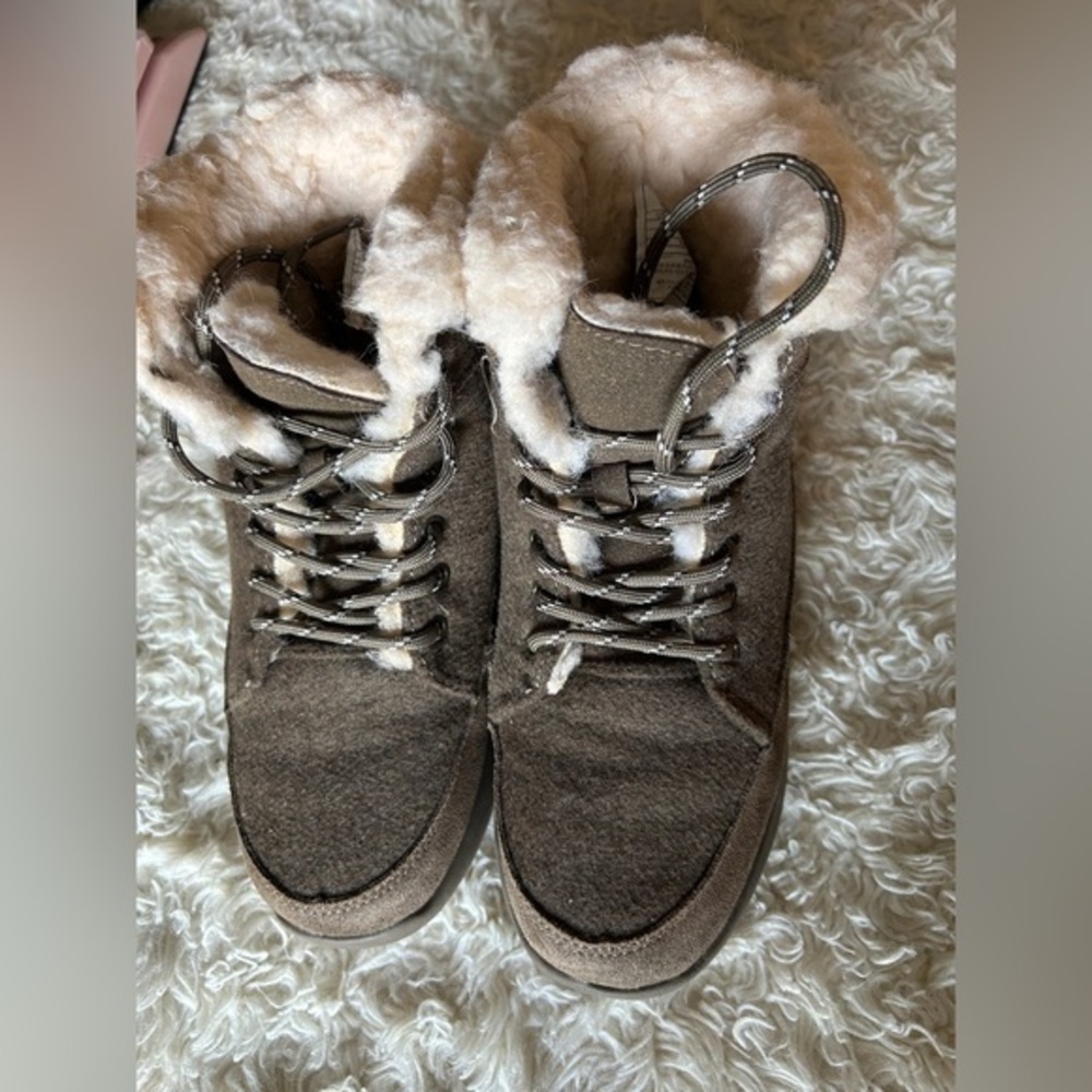 BearPaw Tan Winter Boots with Cream Lining
